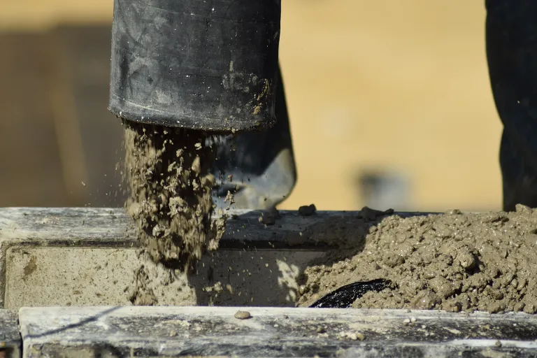 CzechTechnology - Předpjatý beton má vyšší únosnost než obyčejný. K čemu slouží? Beton