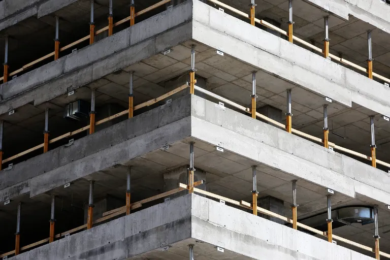 CzechTechnology - Předpjatý beton má vyšší únosnost než obyčejný. K čemu slouží? betonova konstrukce